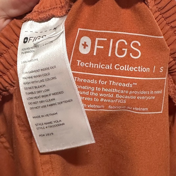 Orange 🍊 Figs Scrubs Set Size Xs top Small bottom 🍊 - Picture 6 of 9